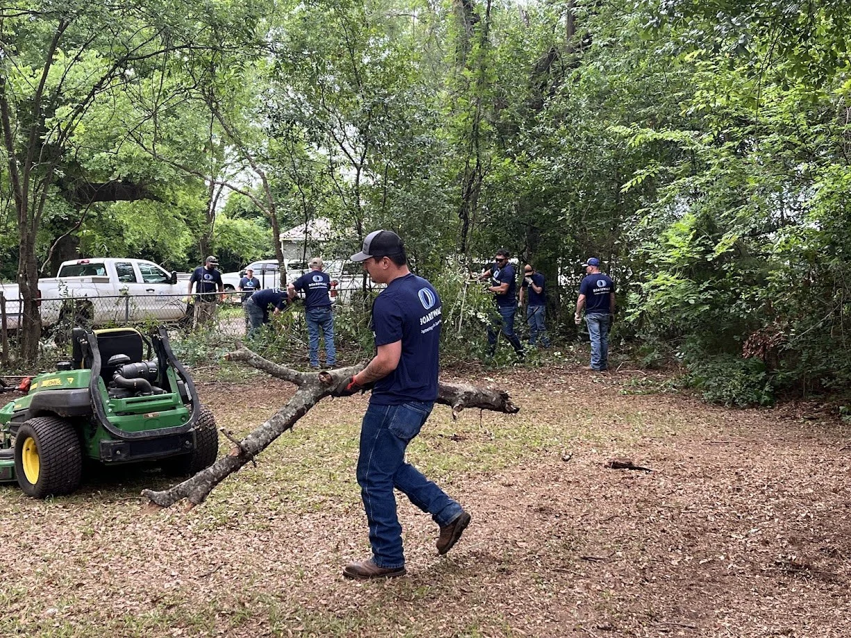Connect Longview volunteers from Boardwalk Pipelines at a workday