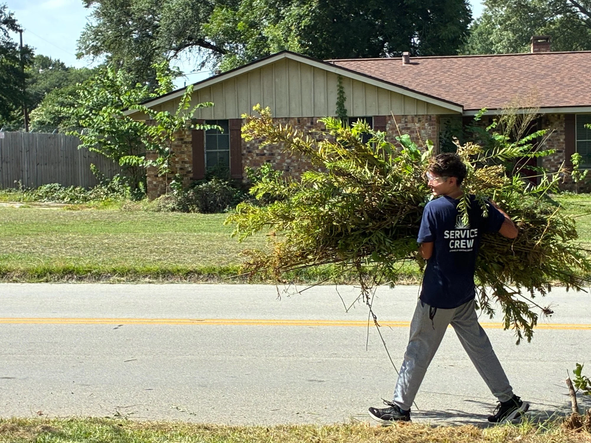 Connect Longview volunteers from YMSL at a workday